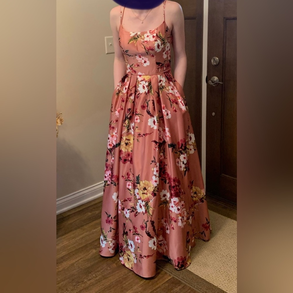 Prom dress - Picture 5 of 6